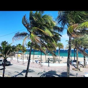 Meet your Posher, Christopher m.